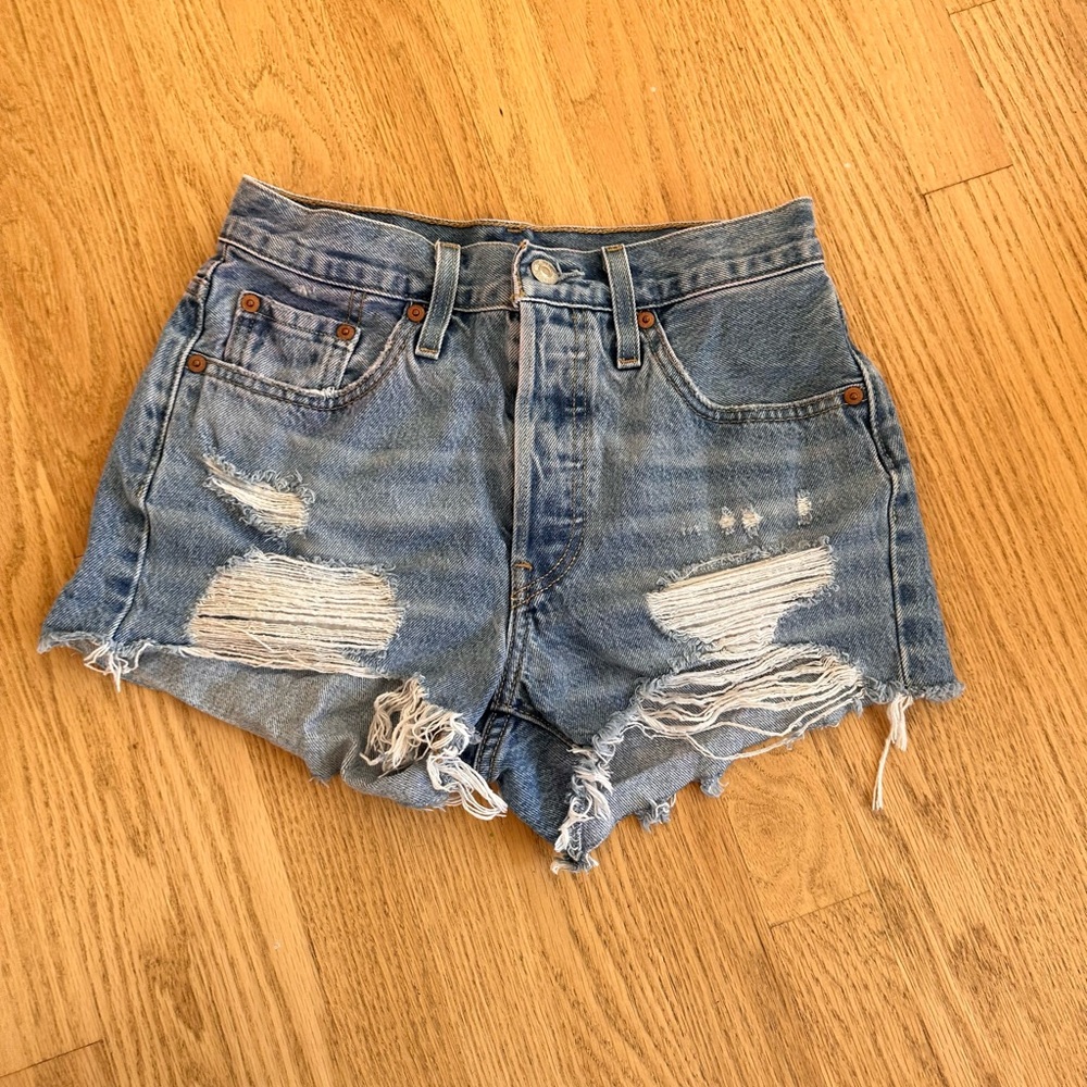 levi’s 501 shorts size 25